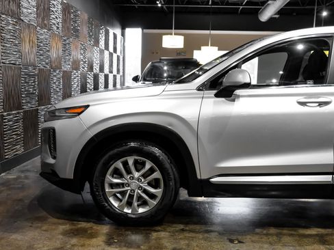 Used 2019 Hyundai Santa Fe SE image 12