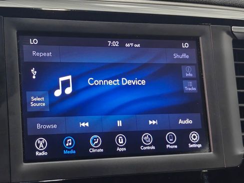 Used 2020 Chrysler Pacifica Touring-L image 36