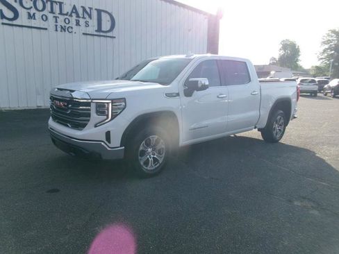 Used 2024 GMC Sierra 1500 SLT image 2