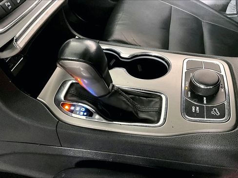 Used 2018 Jeep Grand Cherokee Limited image 15