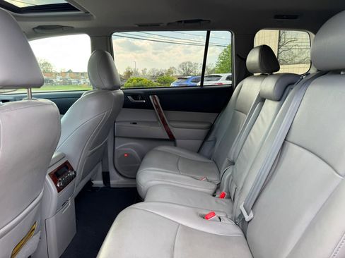 Used 2011 Toyota Highlander Limited w/ Tow Pkg image 37