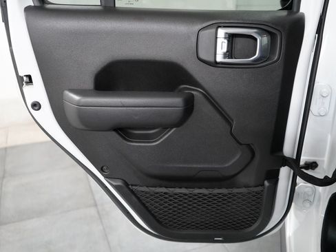 Used 2023 Jeep Wrangler Unlimited Rubicon AWD/4WD image 17