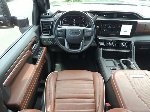 Used 2025 GMC Sierra 3500 Denali Ultimate AWD/4WD image 14