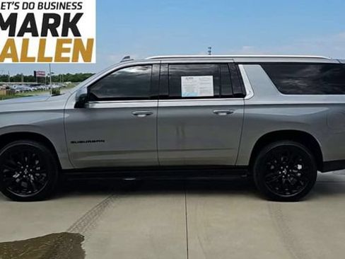Used 2023 Chevrolet Suburban Premier w/ Premium Package 2 AWD/4WD image 5