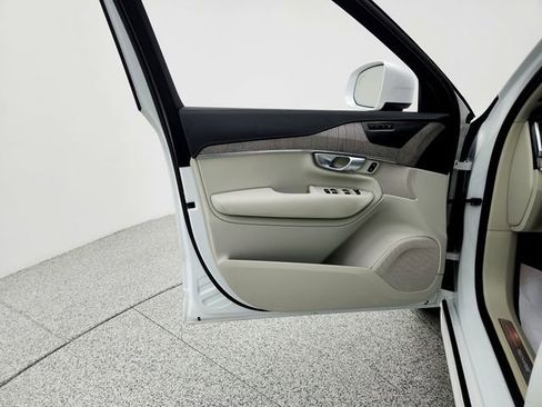 Certified 2024 Volvo XC90 T8 Ultimate w/ Protection Package Premier image 25