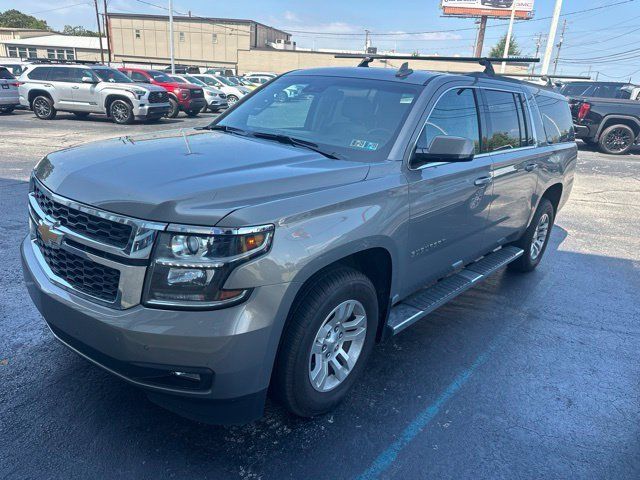 Used 2018 Chevrolet Suburban LT w/ Luxury Package AWD/4WD image 2