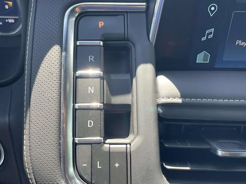 Used 2023 Chevrolet Tahoe Premier AWD/4WD image 29