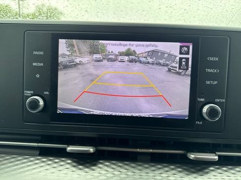 Used 2022 Kia Carnival LX FWD image 21