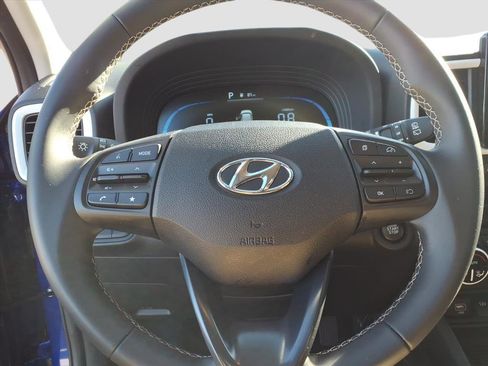 Used 2025 Hyundai Venue Limited image 20