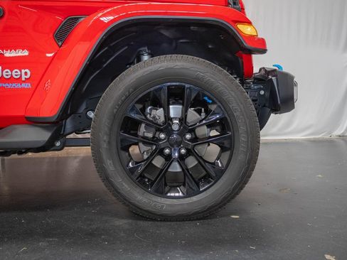 Used 2022 Jeep Wrangler Unlimited Sahara w/ Cold Weather Group AWD/4WD image 7