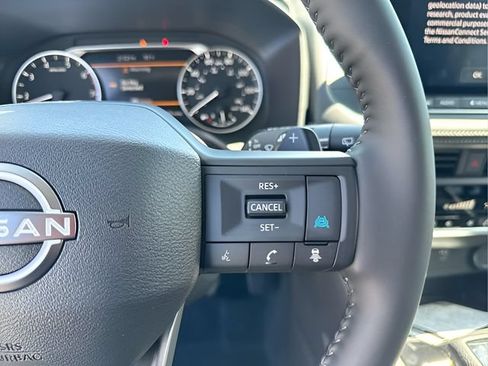 Used 2025 Nissan Rogue SV AWD/4WD image 15