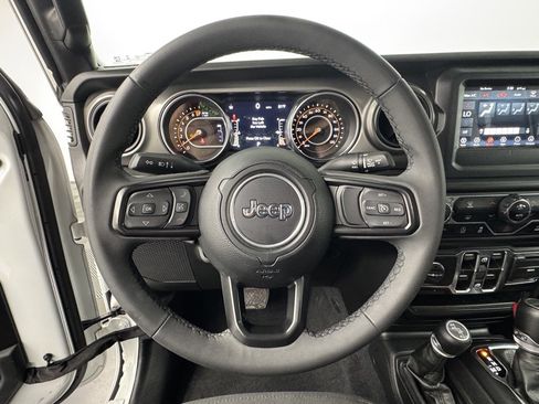 Used 2023 Jeep Gladiator Willys image 25