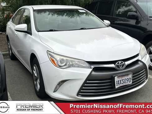 Used 2017 Toyota Camry LE FWD image 1