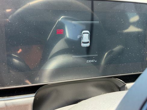 Certified 2023 Kia Niro EX FWD image 6