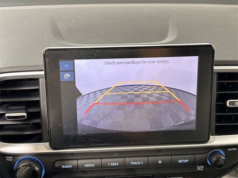 Used 2023 Hyundai Venue SEL image 13