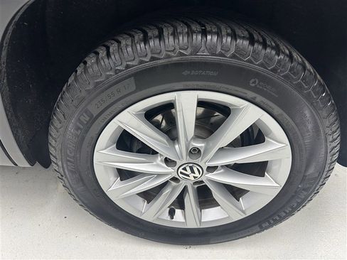 Used 2017 Volkswagen Tiguan S image 16