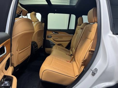 Used 2022 Jeep Grand Cherokee Summit AWD/4WD image 35