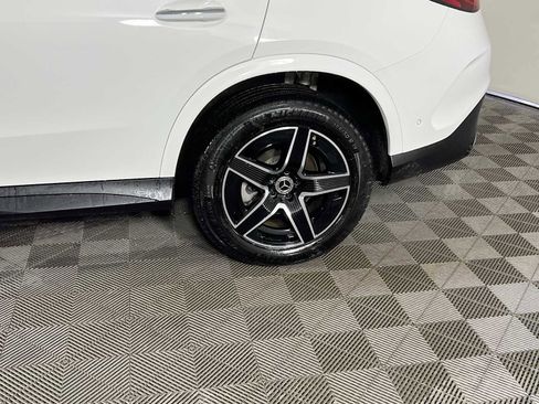 Used 2025 Mercedes-Benz GLC 300 4MATIC image 32