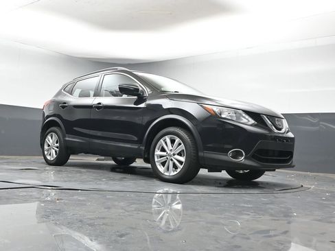 Used 2018 Nissan Rogue Sport SV w/ SV Technology Package image 29