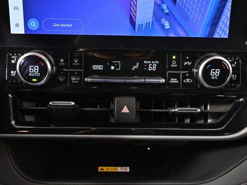 Used 2023 Toyota Highlander Platinum image 31