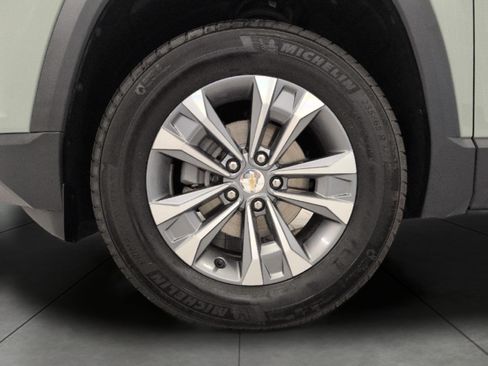 Used 2025 Chevrolet Equinox LT w/ Convenience Package II AWD/4WD image 3