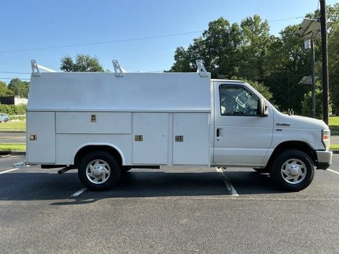 Used 2015 Ford E-350 and Econoline 350 Super Duty w/ Power Windows & Locks Group RWD image 3