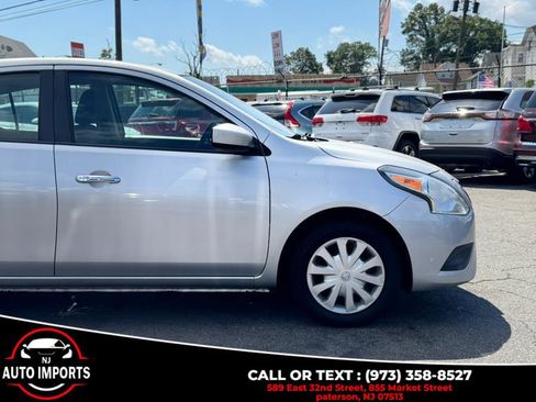 Used 2017 Nissan Versa SV image 5