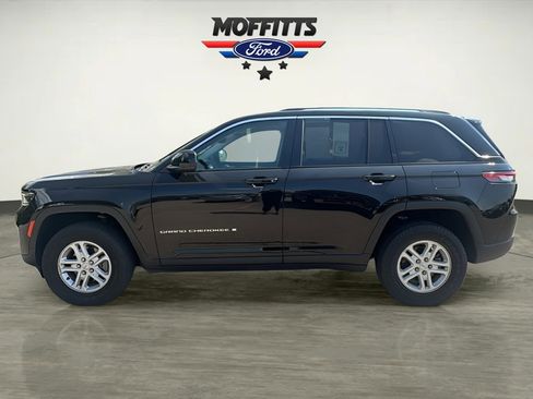 Used 2023 Jeep Grand Cherokee Laredo image 2