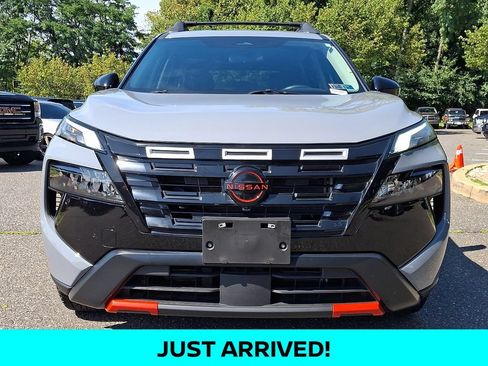 Used 2025 Nissan Rogue SV AWD/4WD image 2