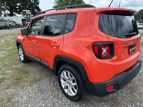 Used 2015 Jeep Renegade Latitude FWD image 14