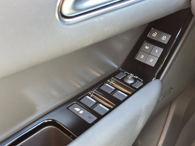 Used 2025 Land Rover Range Rover Velar Dynamic SE AWD/4WD image 24