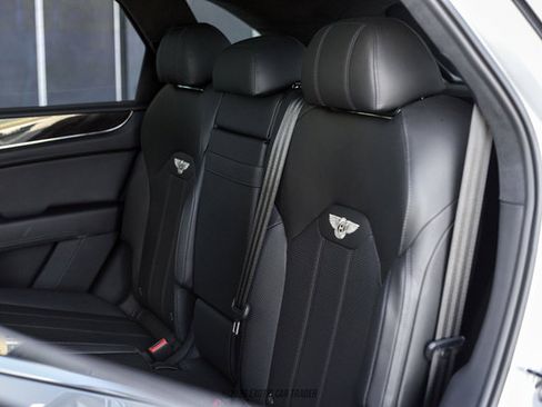 Used 2021 Bentley Bentayga AWD/4WD image 35