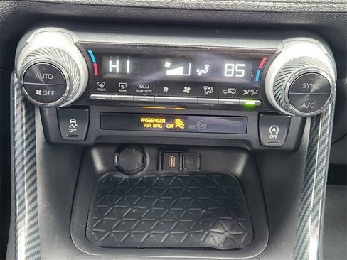 Used 2021 Toyota RAV4 XLE Premium image 14