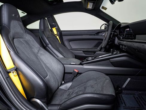 Certified 2025 Porsche 911 Carrera GTS image 16