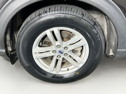 Used 2024 Ford Explorer XLT w/ Equipment Group 202A RWD image 11