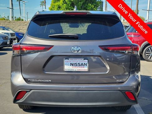 Used 2024 Toyota Highlander XLE FWD image 25
