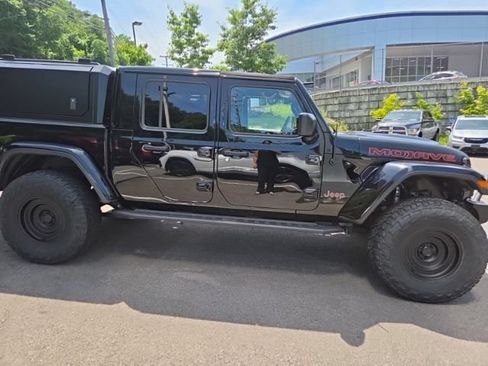 Used 2023 Jeep Gladiator Mojave w/ LED Lighting Group AWD/4WD image 4