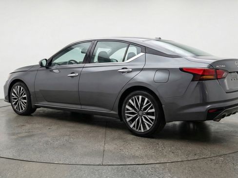 Used 2025 Nissan Altima 2.5 SV FWD image 6