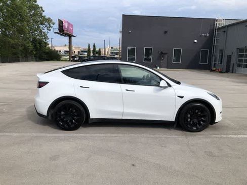 Used 2022 Tesla Model Y Long Range AWD/4WD image 7