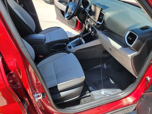 Used 2025 Hyundai Venue SEL FWD image 13