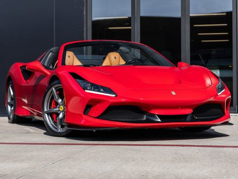 Used 2021 Ferrari F8 Tributo image 2