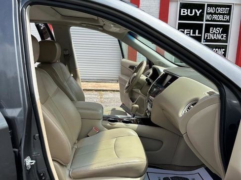 Used 2015 Nissan Pathfinder Platinum w/ Family Entertainment Package image 16