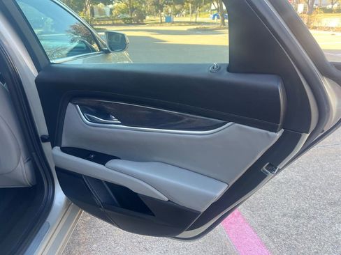 Used 2013 Cadillac XTS Luxury image 18