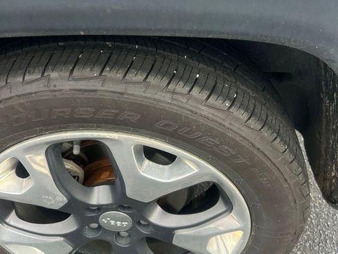 Used 2019 Jeep Compass Limited FWD image 3