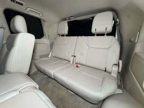 Used 2013 Lexus LX 570 4WD image 27