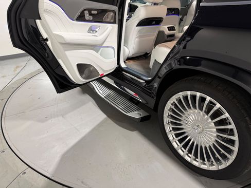 Used 2024 Mercedes-Benz Maybach GLS 600 4MATIC image 56