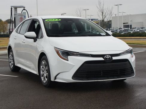 Used 2023 Toyota Corolla LE image 2