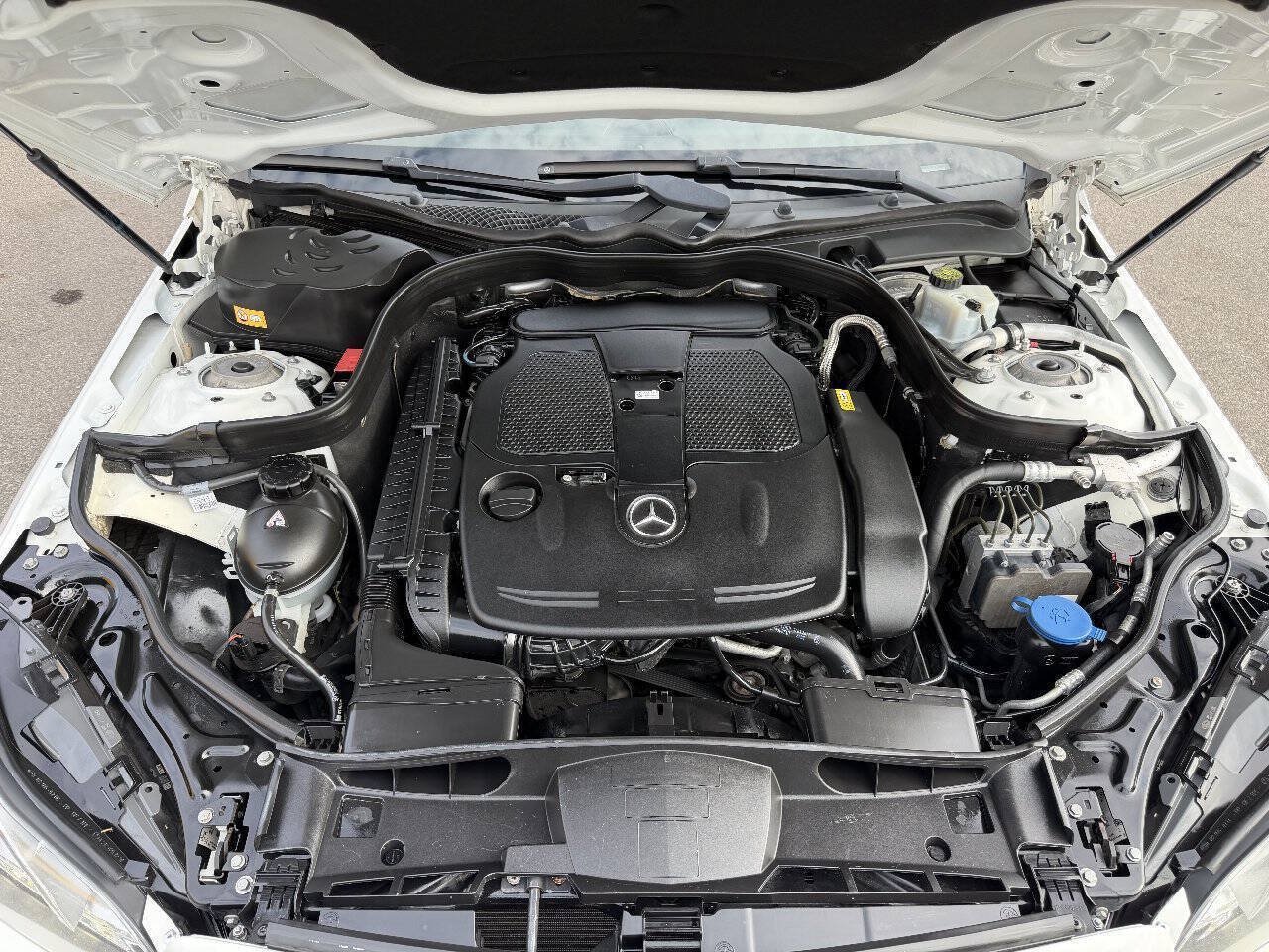 Used 2014 Mercedes-Benz E 350 4MATIC Sedan image 29