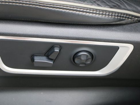 Used 2019 RAM 1500 Laramie AWD/4WD image 28