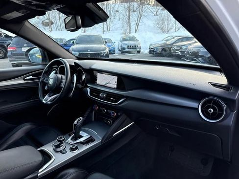 Used 2022 Alfa Romeo Stelvio Veloce image 38